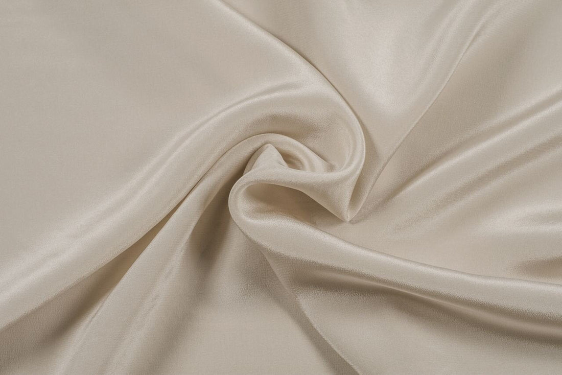 The Difference Between 19 Momme and 25 Momme Silk: Your Complete Guide