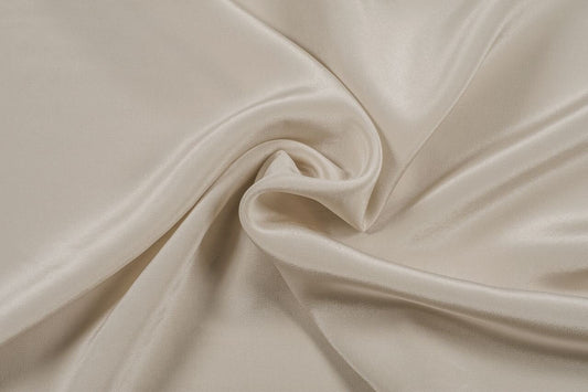 The Difference Between 19 Momme and 25 Momme Silk: Your Complete Guide